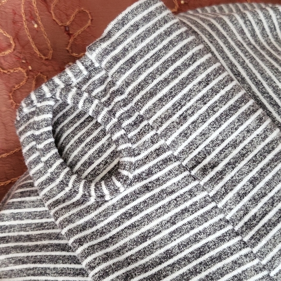 Lululemon Hooded Jacket Size 4 - Picture 5 of 9